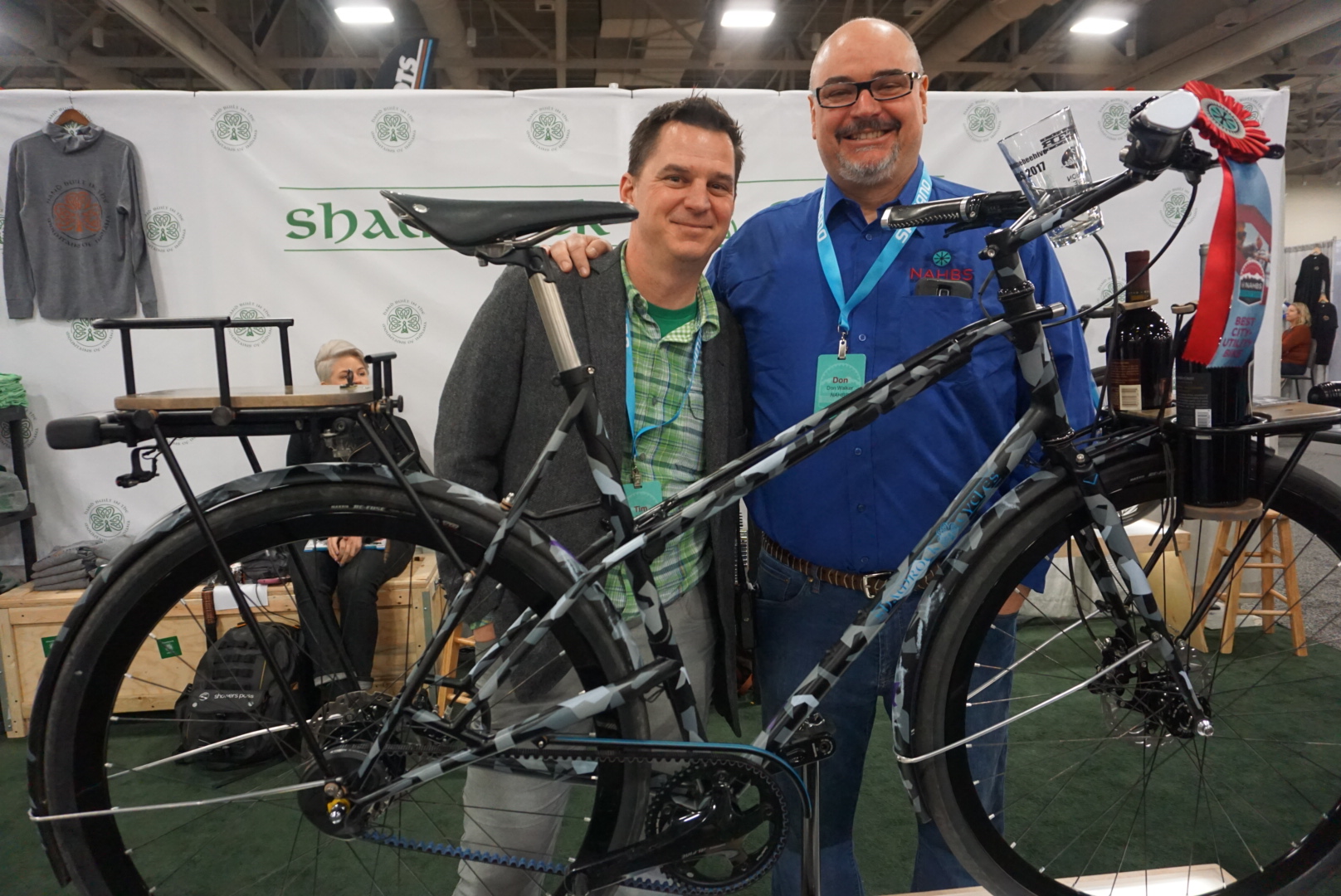 Don Walker with Tim O'Donnell of Shamrock Cycles, who won the NAHBS award for Best City-Utility Bike with this beauty. 